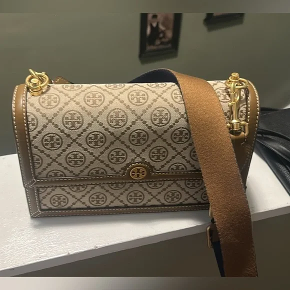 Tory Burch Brown Shoulder Bag with Gold Hardware - Picture 2 of 2